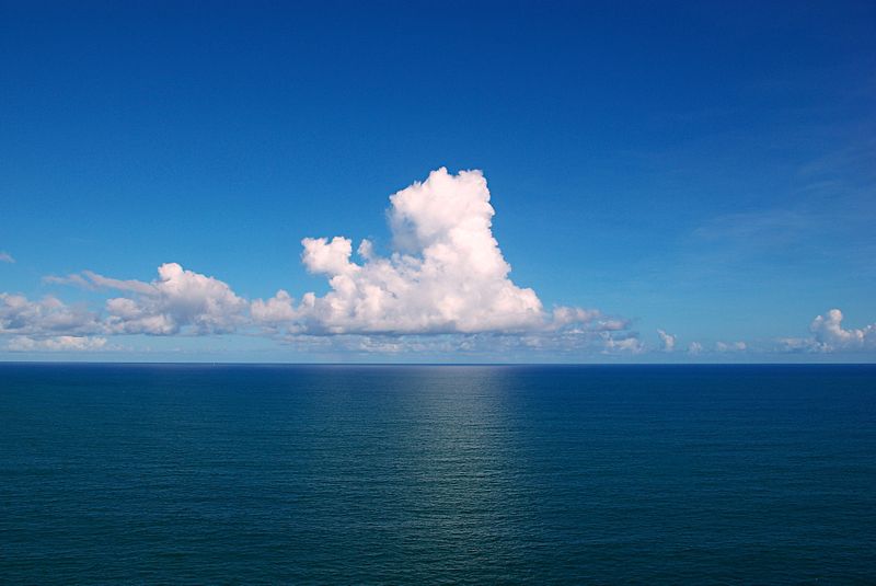 800px-Clouds_over_the_Atlantic_Ocean - copia