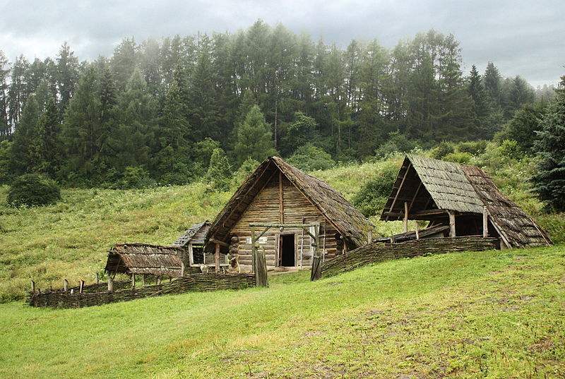 800px-Celtic_settlement-Open-Air_Archaeological_Museum_Liptovska_Mara_-_Havranok,Slovakia