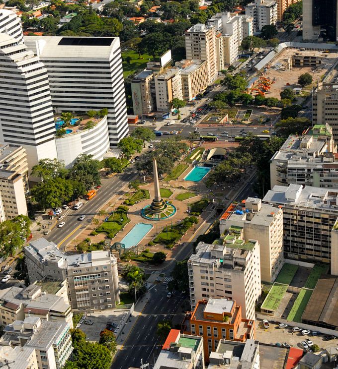 Vista_aérea_de_la_Plaza_Altamira_de_Caracas